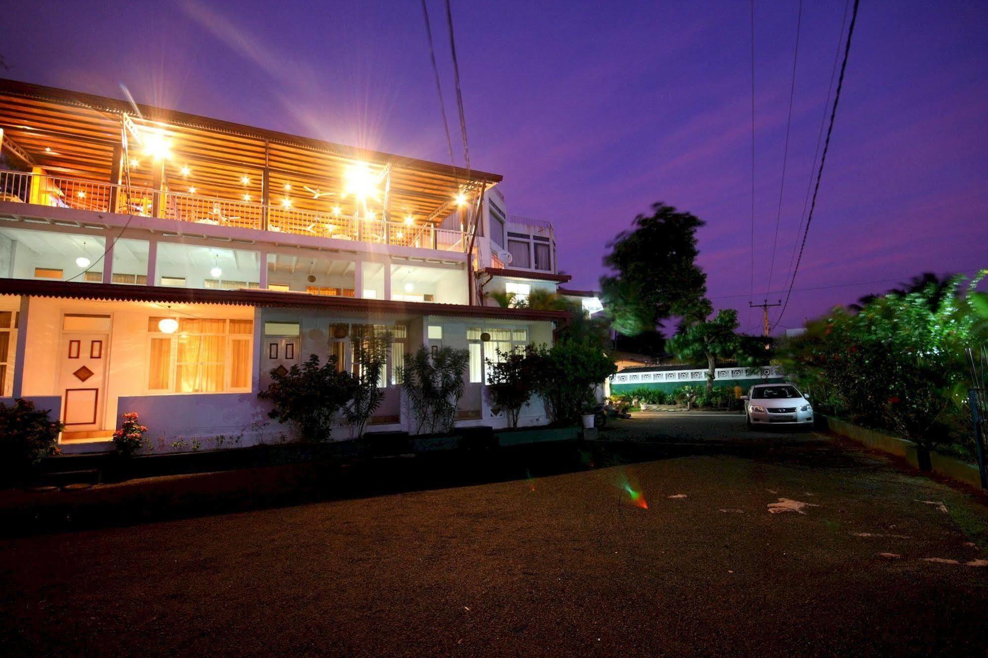 Lavendish Beach Resort Unawatuna Exterior photo